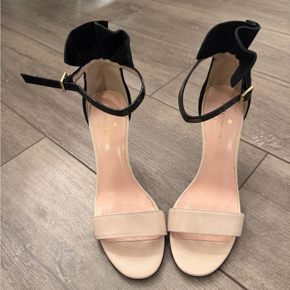 Kate Spade Black and Beige Heels with  Accent - Picture 2 of 5